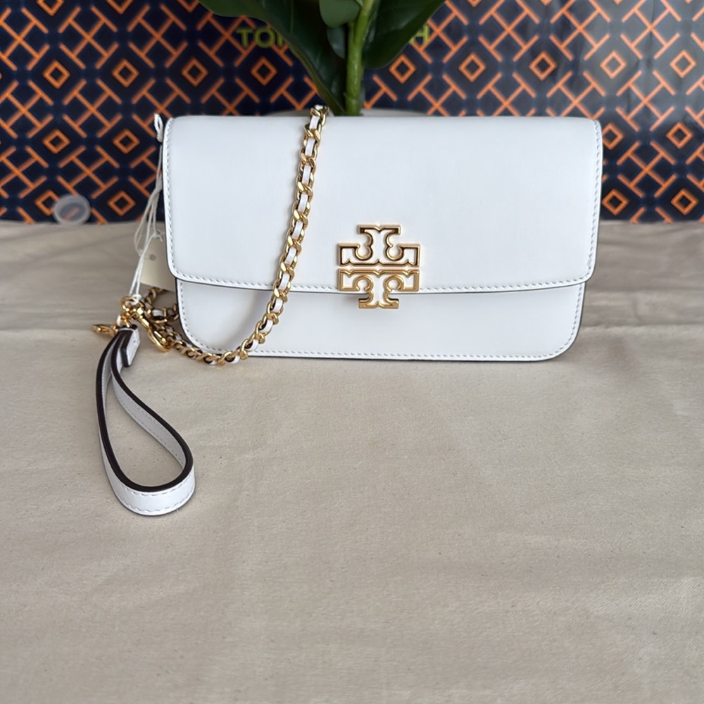 NWT ,Tory Burch Britten soft chain wallet W Wristlet White and Gold Women's Bag - Picture 2 of 15